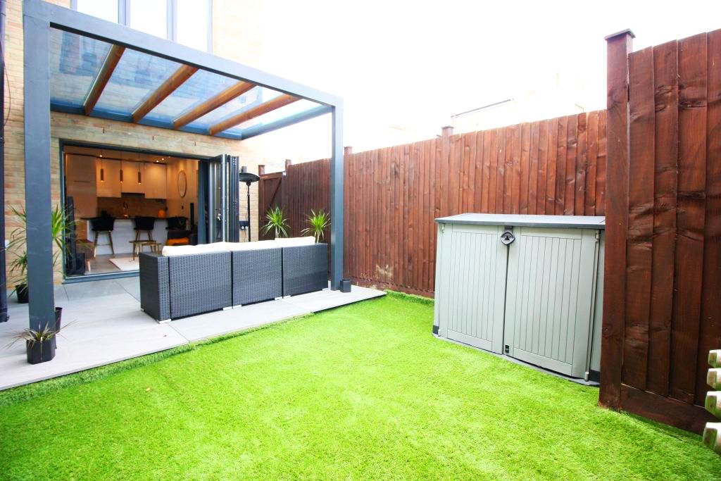 Back Garden Pergola Flat 1, Ealing