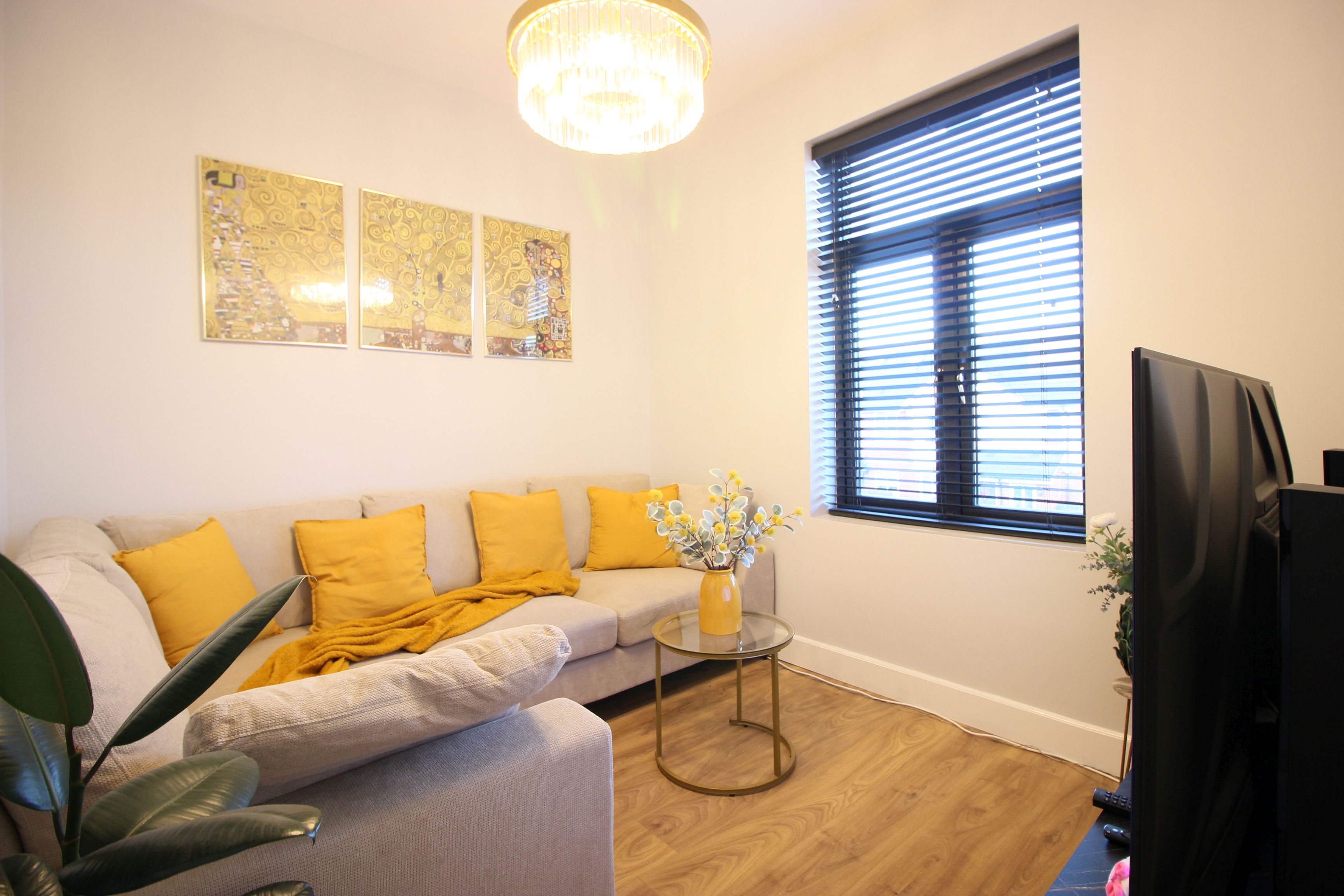 House repainting, Ealing
