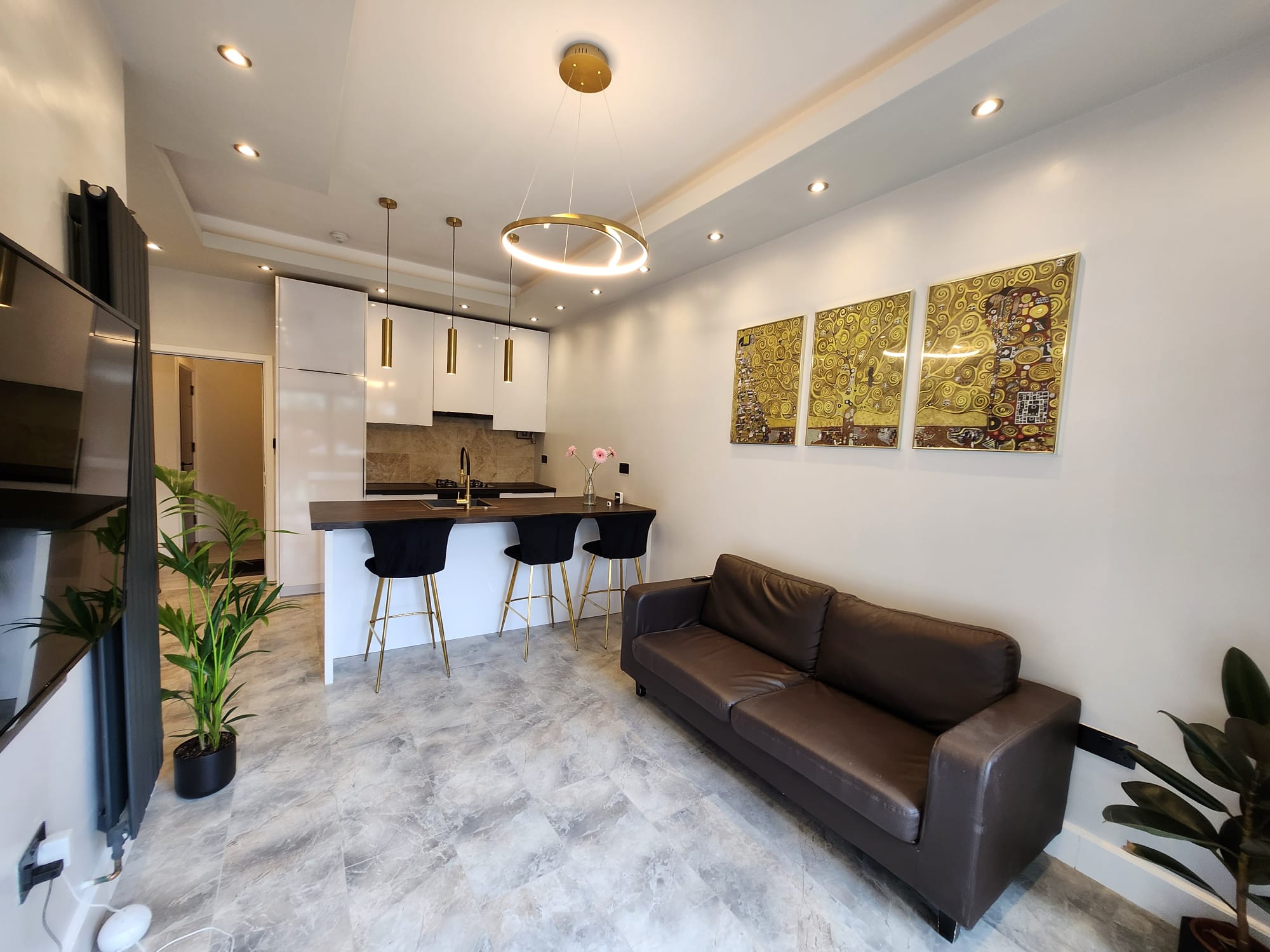 Flat repainting, Ealing
